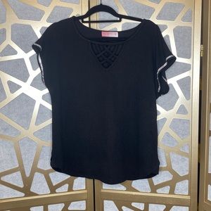 Simply Scarlett Black Top‎